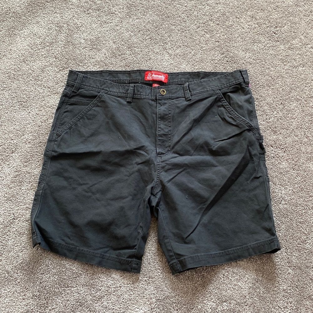 Coleman Shorts SIZE 40